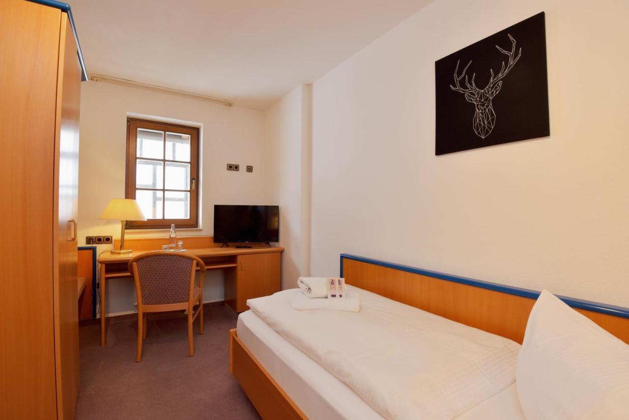Landhotel Der Distelhof Mit Scheunencafe Dillstadt Номер фото