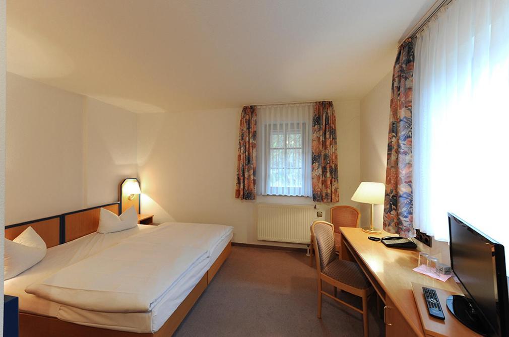 Landhotel Der Distelhof Mit Scheunencafe Dillstadt Номер фото